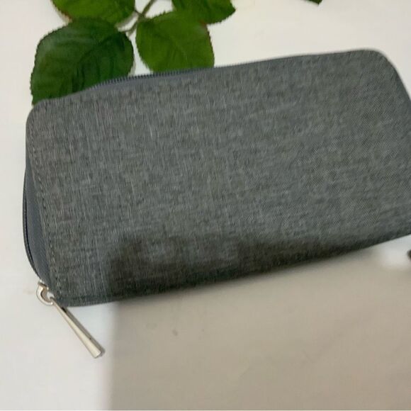 NEW TRAVELON RFID BLOCKING WALLET -  GRAY WITH EMBROIDERED FLOWERS - Picture 8 of 13